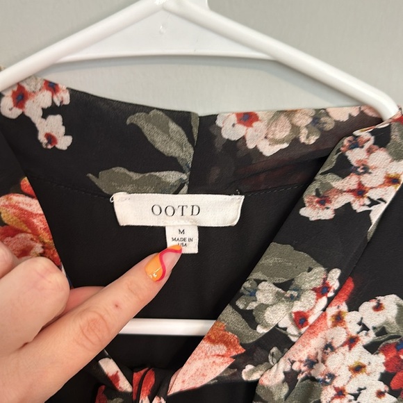 OOTD Floral Sleeveless Flare Button Jumpsuit Size Medium - Picture 5 of 6